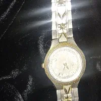 ساعتساعت قدیمی با دسته طلا 24k gold و حلقه دورطلا