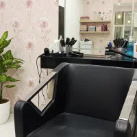 لوازم سالن زیبایی/آرایشگاه/صندلی اصلاح/میز ناخن|آرایشگاه و سالنهای زیبایی|قزوین, |دیوار