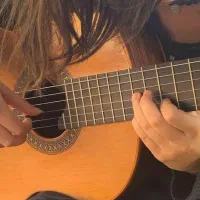 اموزش گیتار مربی خانوم