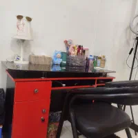 تخت و میز تحریر