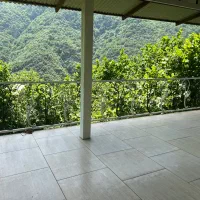 فروش-یک-قطعه-زمین-به-همراه-خانه-با-چشم-اندازی-ابدی