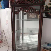 ویترین تمیز از چوب راش