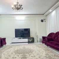 مبل راحتی در حد نو با چوب روس و پارچه عالی