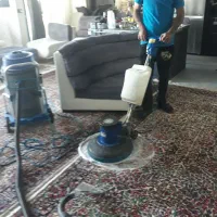شرکت خدماتی و نظافت راه پله و کار با دستگاه