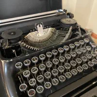 ماشین تحریر المپیا آنتیک کلکسیونی