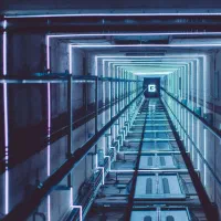 راه اندازی آسانسور و چراغ تونلی