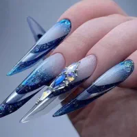 خدمات آموزش تخصصی کاشت ناخن