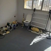 تعدادی لوازم خانگی به فروش می‌رسد