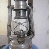 فانوس قدیمی اصل و شیشه اش هم اصل آلمان است|لامپ و چراغ|سبزوار, شهرک جهاد|دیوار