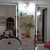 هیرکات کار و اصلاح وابروکار ومژه کار