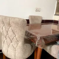 میز غذاخوری در حد صفر