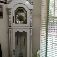 ساعت ایستاده و بوفه