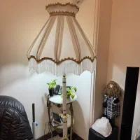 آباژور ایستاده