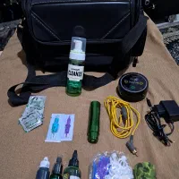 دستگاه تتو کیف و یسری لوازم دیگش