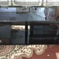 میز تلویزیون شیشه‌ای