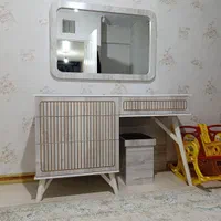 کنسولی وآئینه،میزاآرایشی درحدنوبدون خط وخش|تخت و سرویس خواب|صفادشت, |دیوار