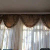 میز غذا خوری. و پرده|میز و صندلی غذاخوری|سراجو, |دیوار