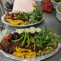 ب یک آشپز در رستوران نیازمندیم