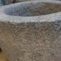 هاون سنگی خیلی قدیمی با دسته