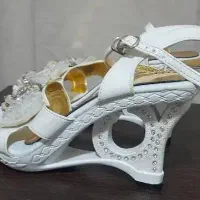 کفش و لباس نو بسیار تمیز