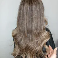 با من شیک ترین رنگمو رو داشته باش|خدمات آرایشگری و زیبایی|اندیشه, اندیشه فاز ۳|دیوار