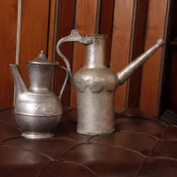 دوتا آفتابه قدیمی