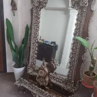 آینه و پایه و ساعت
