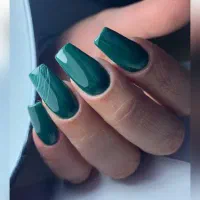 آموزش و کاشت ناخن