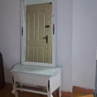 آینه قدی و میز