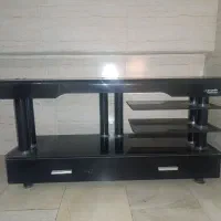 میز تلویزیون شیشه ای در حد نو