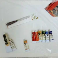 تعدادی وسیله برای نقاشی رنگ روغن