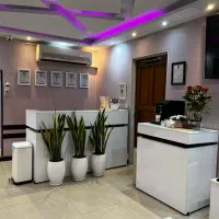 نیازمند اپراطور لیزر موهای زائد