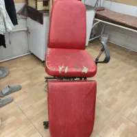 صندلی اصلاح سالم فقط یکم چرمش خراب شده