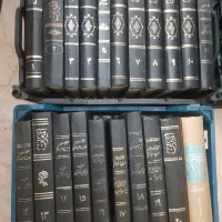 تعداد زیادی کتاب فارسی وعربی