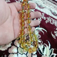 سه عدد تسبیح کهربا و سندلوس قدیمی