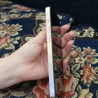 اپل iPhone 12 با حافظهٔ ۲۵۶ گیگابایت