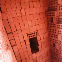 اجر سفال از درب کارخانه