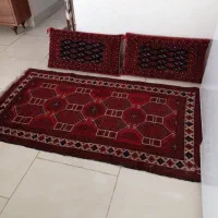 قالیچه دستبافت و دو عدد پشتی قدیمی سالم