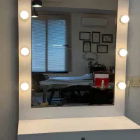 میز و آیینه مخصوص میکاپ