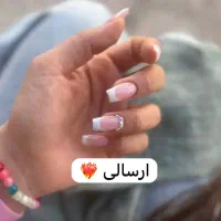 خدمات و اموزش حرفه ای کاشت ناخن