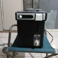 یک عدد دستگاه توستر