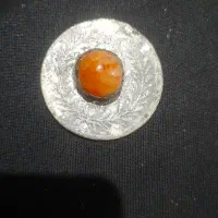 سنگ قدیمی داخل یک سکه