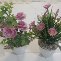 دو گل مصنوعی و ست شیشه ای انار