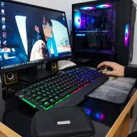 کیس گیمینگ با مانیتور