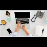 منشی خانم و نیروی خدماتی خانم