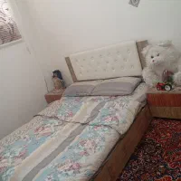 تخت خواب دونفره همراه پاتختی و میز آرایش