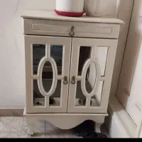 جاکفشی و میز تی وی