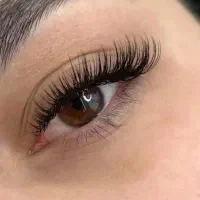 کاشت واکستنشن مژه بامواد اصل وباکیفیت