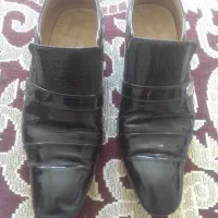 کفش|کیف، کفش، کمربند|بومهن, |دیوار