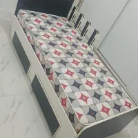تخت نوجوان